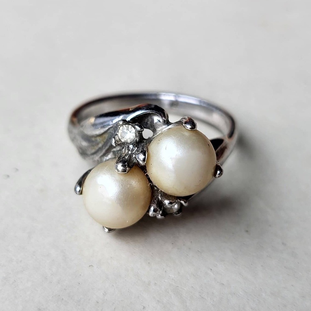 Vintage Silver Tone Faux Pearl Rhinestone Bypass Ring S 7 Cream White